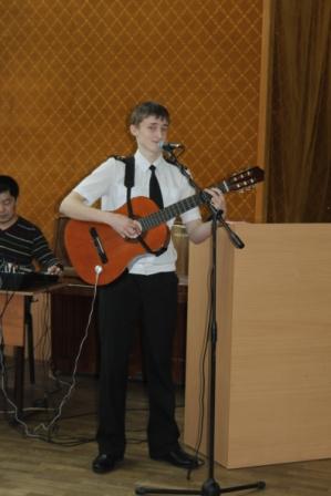 И ещё песня в подарок. 