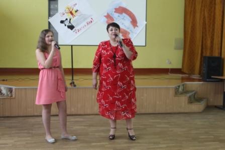 Выступают Орчакова Оксана Петровна и Надя Ильина. 