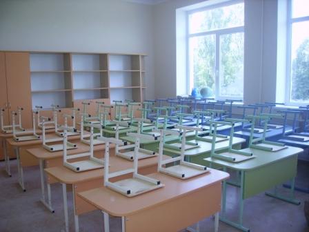 Готовый новый класс уже со школьной мебелью в здании на Дрожжевой, 1.
